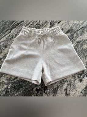 lululemon athletica Heather Light Gray Drawstring Athletic Shorts, Size 6